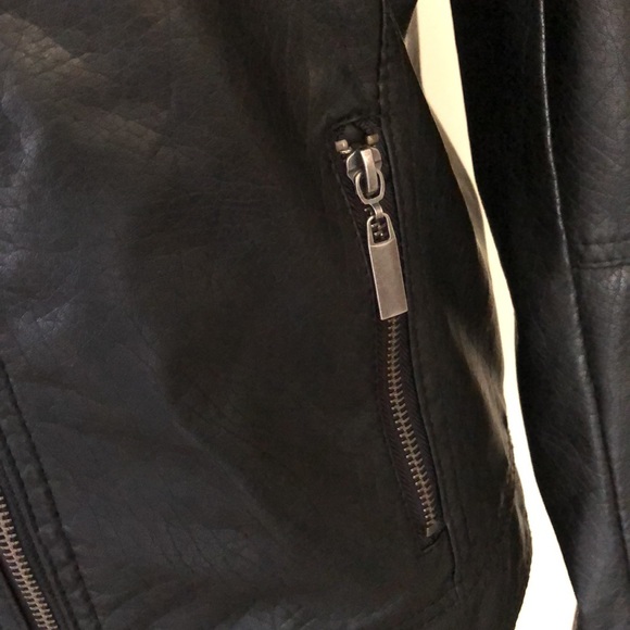 fresh brand moto jacket. Looks and feels like leather. Size M Ptp 20”.. - Picture 3 of 10